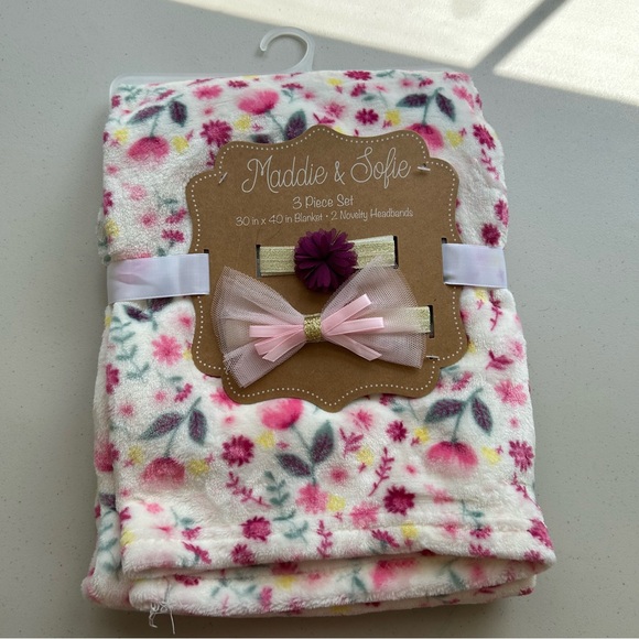 Maddie & Sofie Blanket 3 piece set Baby Blanket with Novelty Headbands New - Picture 1 of 6